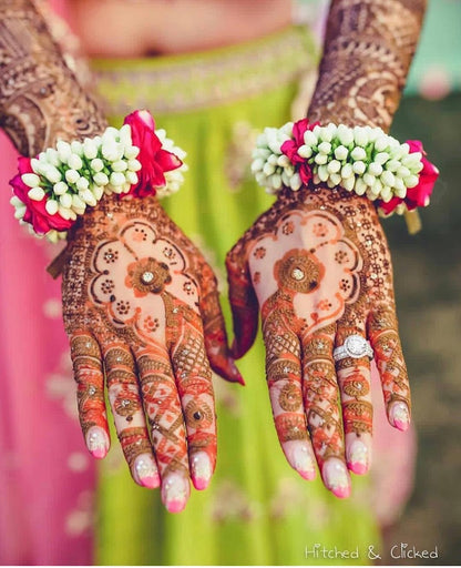 Nanthiyavattam & Rose Petal Hand Gajra, Pair of 2